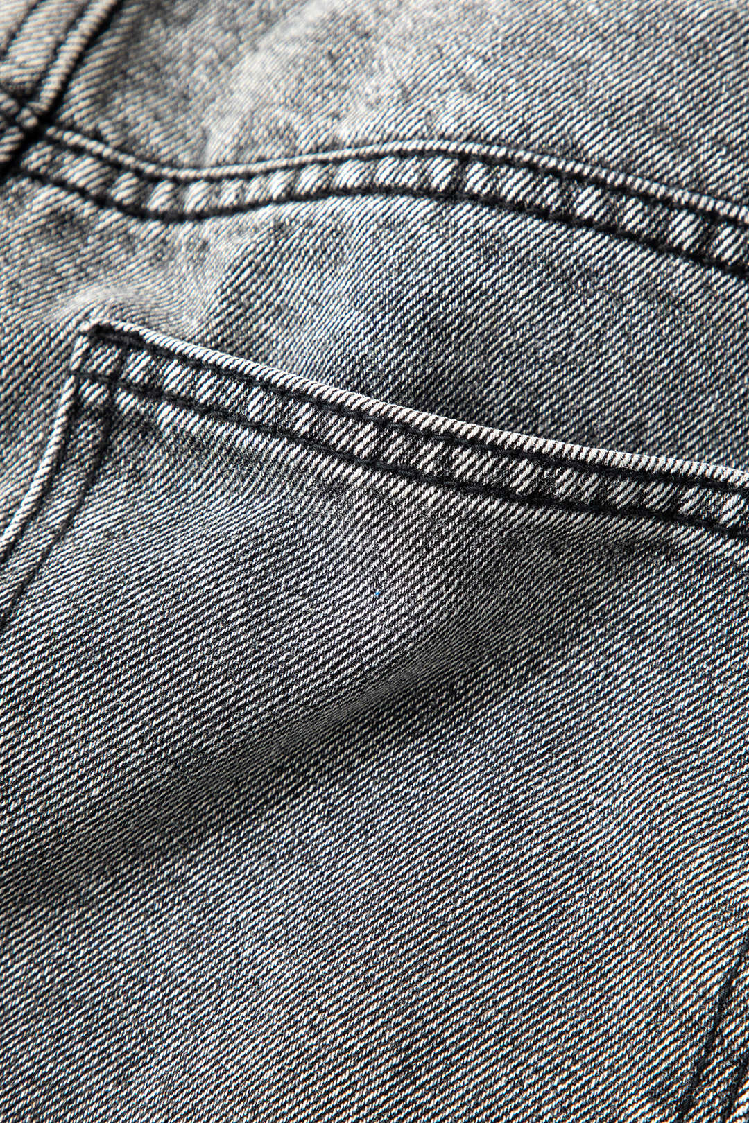 Charlotte Pembroke | High-Waist Straight-Leg Jeans med Asymmetrisk Design