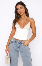 Aurélie Fontaine | Elegant cami top med blonde og V-udskæring
