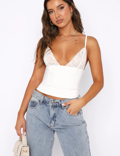 Aurélie Fontaine | Elegant cami top med blonde og V-udskæring