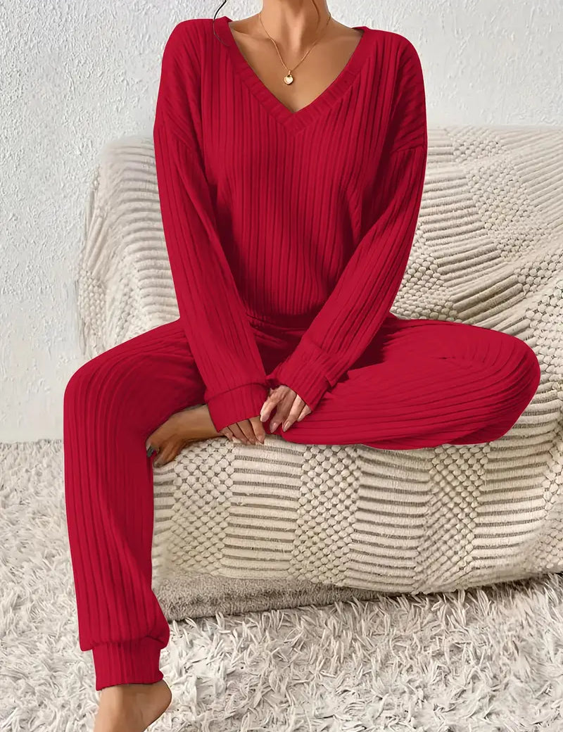 Amelia Laurent | Ribbet loungewear sæt med V-hals