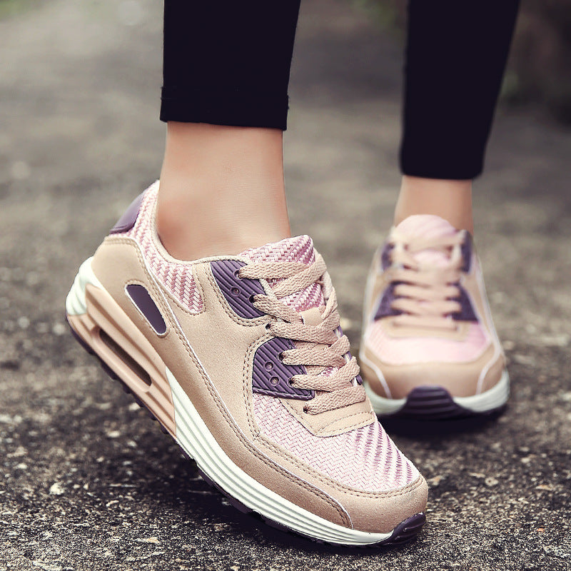 Camilla Lindberg | Sneakers i Rosa med Mesh og Snøredetalje