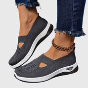 Elena Moretti | Åndbare slip-on sneakers i let strikdesign