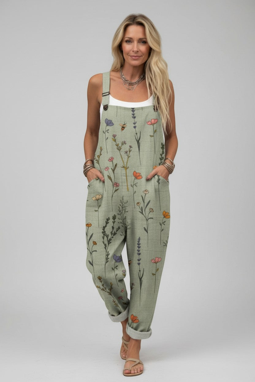 Lena Rasmussen | Blomstret overall i sage-grøn med vildblomster-print til kvinder