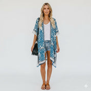 Margherita Ashford | Boho-Kimono i Hvid & Blå med Etnisk Mønster og Frynser