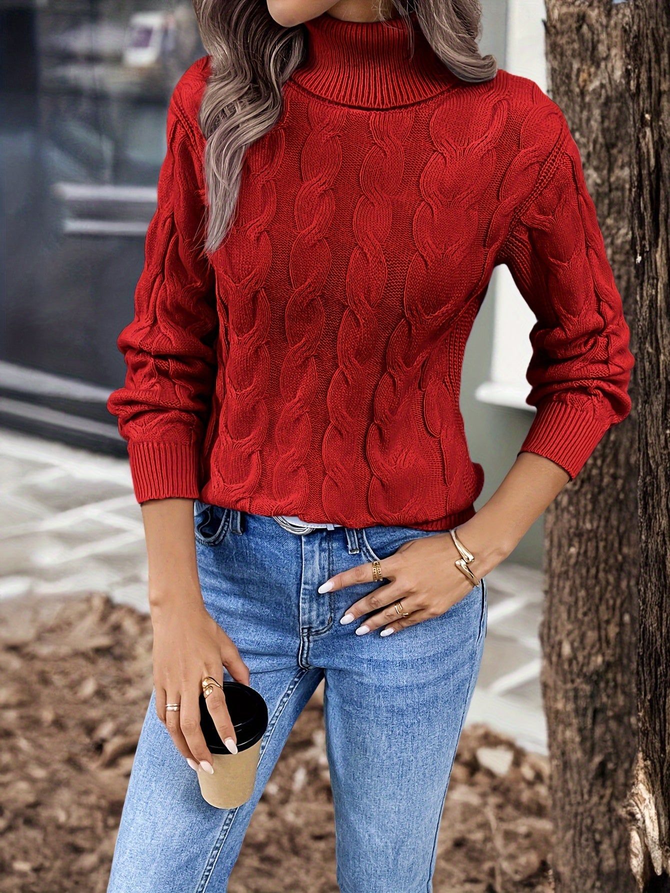 Lise Bonde | Pullover mit Zopfmuster und Rollkragen in Rot