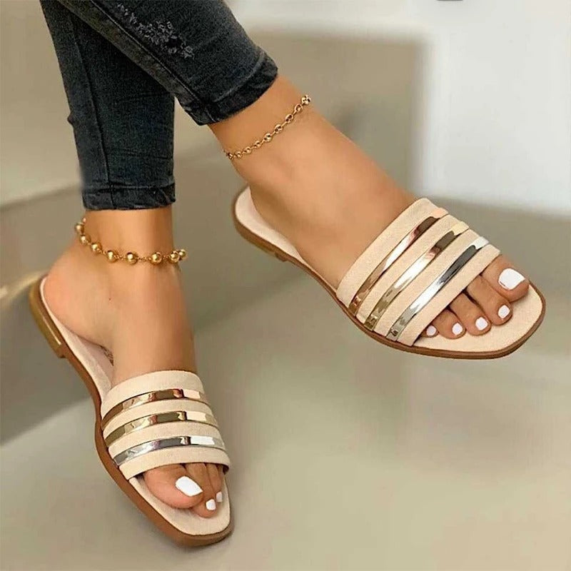 Emilie Larsen | Flade Sandaler med Metallic Detaljer til Kvinder