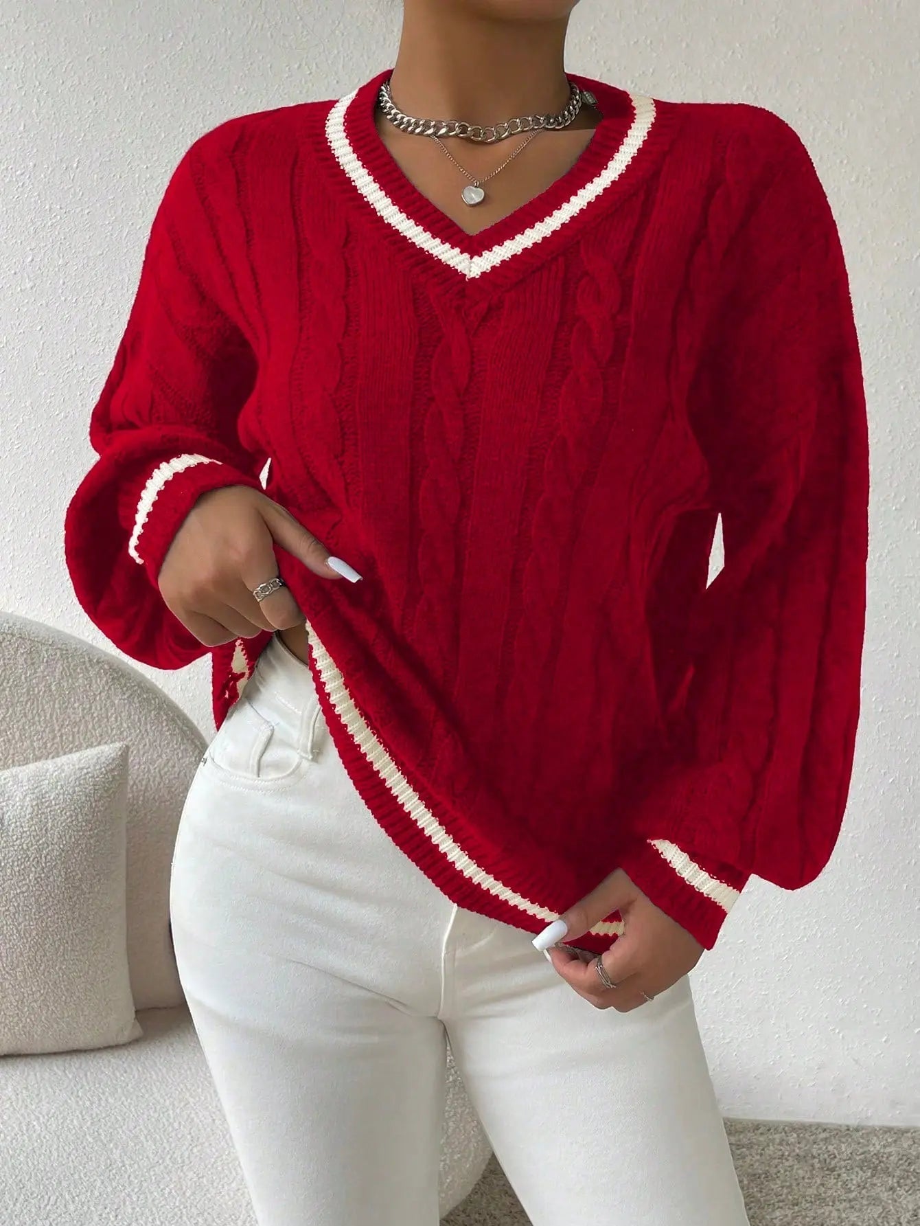 Ophelia Sinclair | Kabelstrik V-hals Pullover med Striber