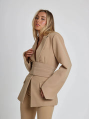 Victoria Moretti | Blazer-inspireret sæt med taljebælte