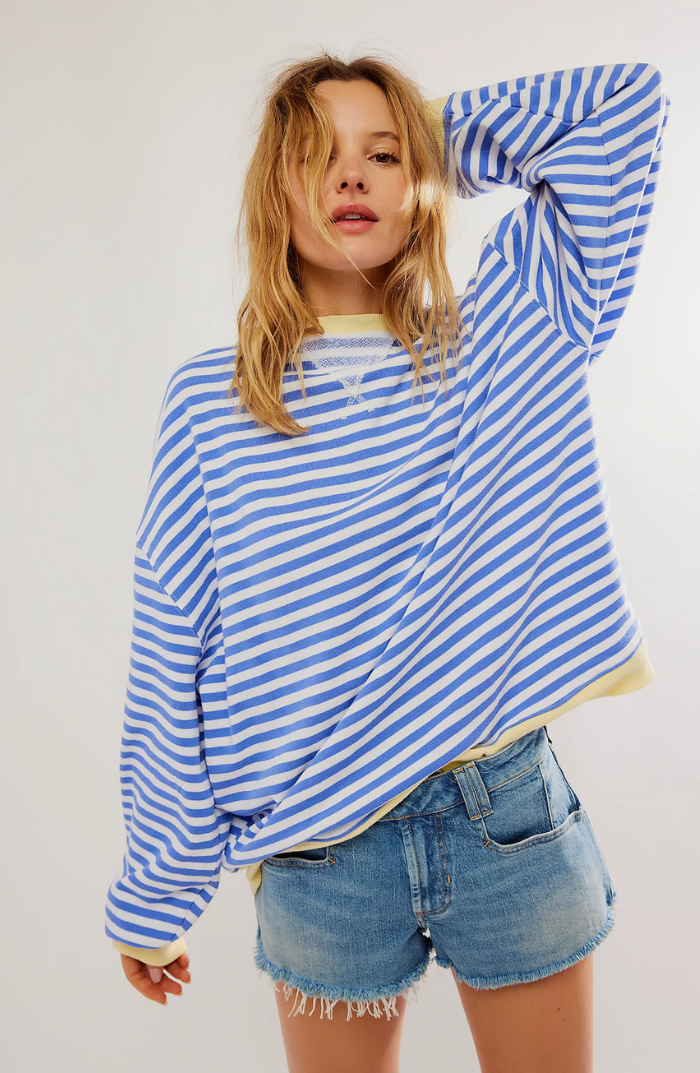 Ottilie Ravenna | Oversized stribet sweatshirt i blå og hvid
