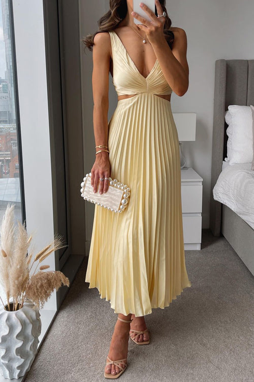 Evangeline Rousseau | Midi-kjole i Champagne med Plisseret Design