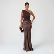 Theodora Castellano | Maxi-cocktailkjole med asymmetrisk snit