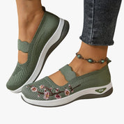 Rikke Nielsen | Slip-on Sneakers med Broderi og Svangstøtte