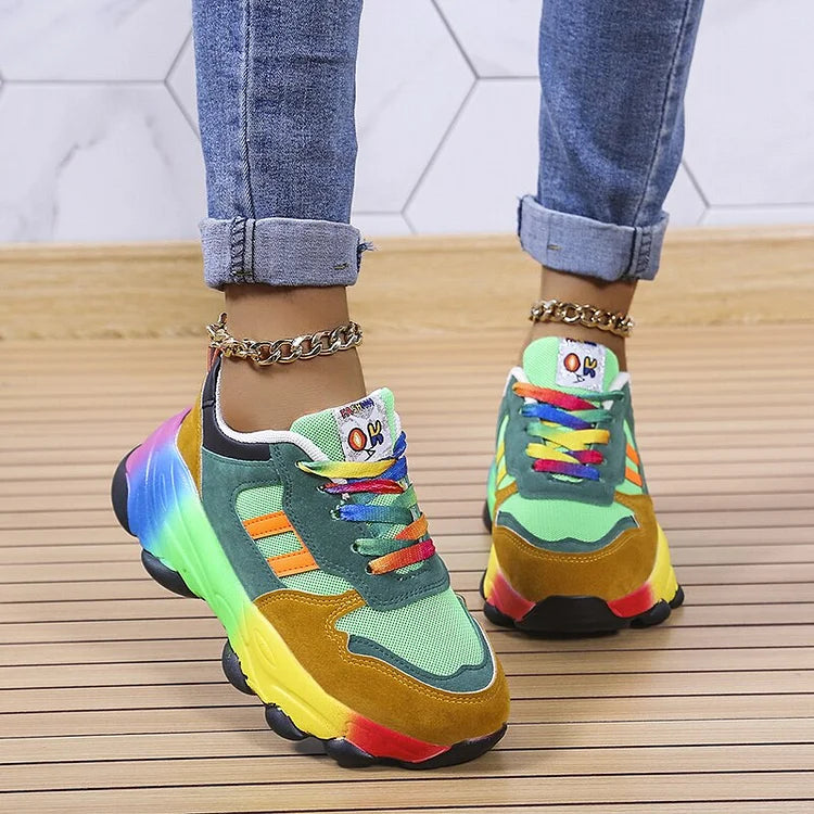 Rosanna Ashworth | Regnbue Sneakers med Farverig Retro Design