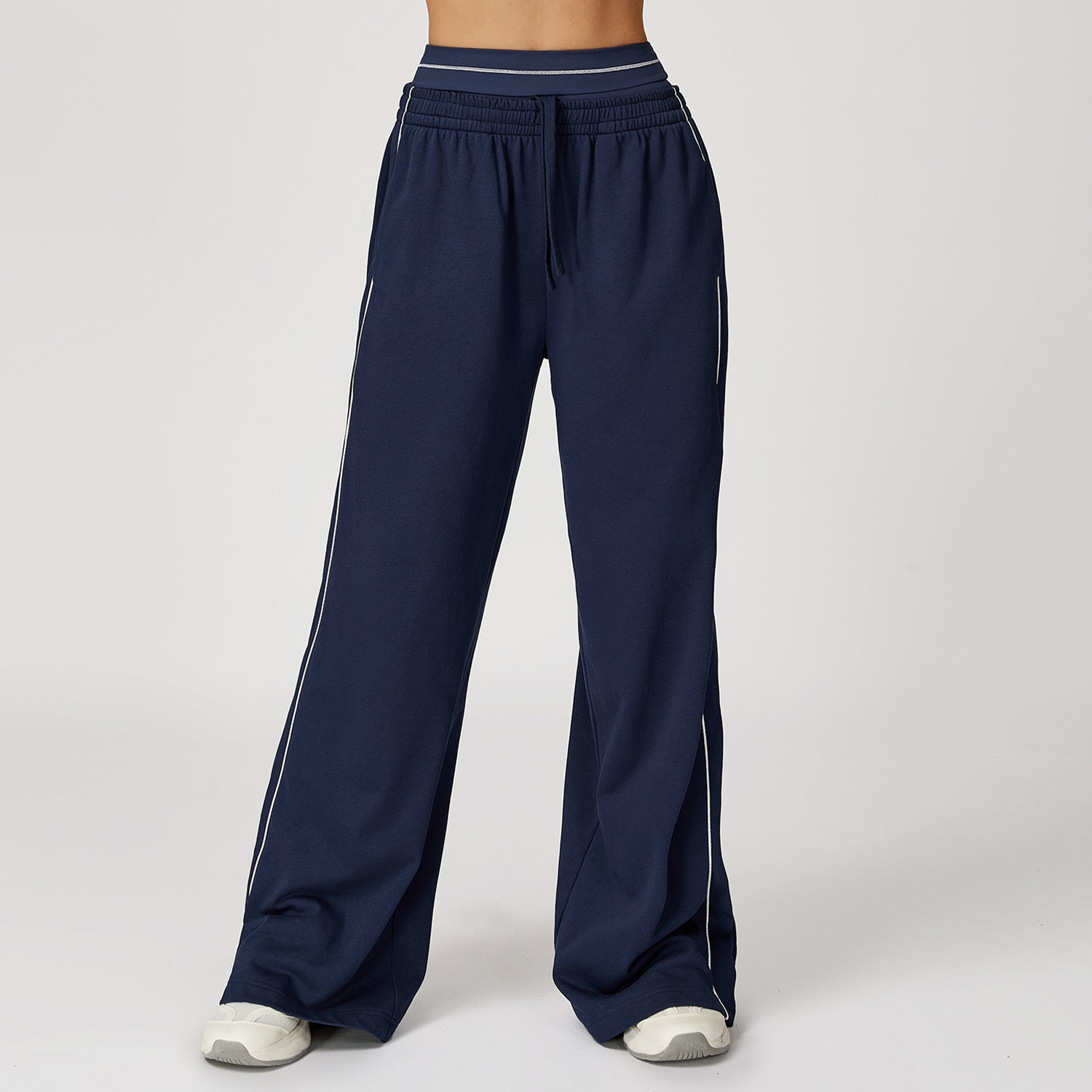 Louise Berg | Loose-fit Joggingbukser i sort med kontrastdetaljer