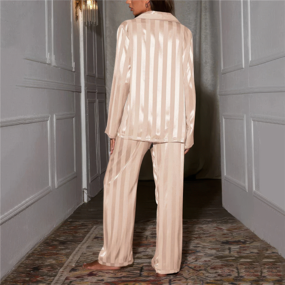 Lotte Sørensen | Luxurious satin pajama set for women