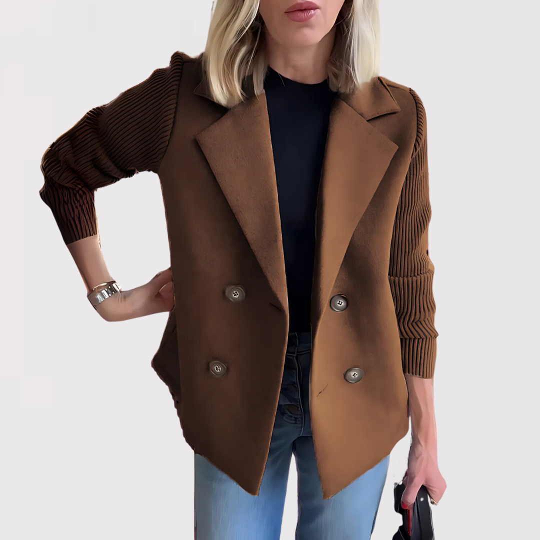 Rosanna Kåre | Dobbeltknappet Blazer med Strikkede Ærmer