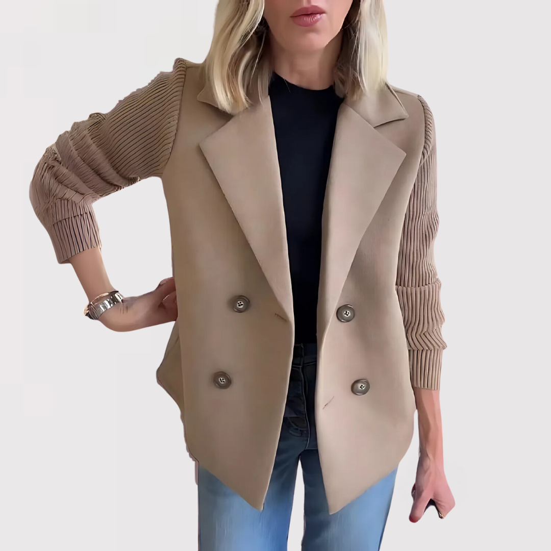 Rosanna Kåre | Dobbeltknappet Blazer med Strikkede Ærmer
