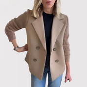 Rosanna Kåre | Dobbeltknappet Blazer med Strikkede Ærmer