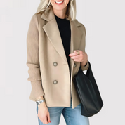 Rosanna Kåre | Dobbeltknappet Blazer med Strikkede Ærmer
