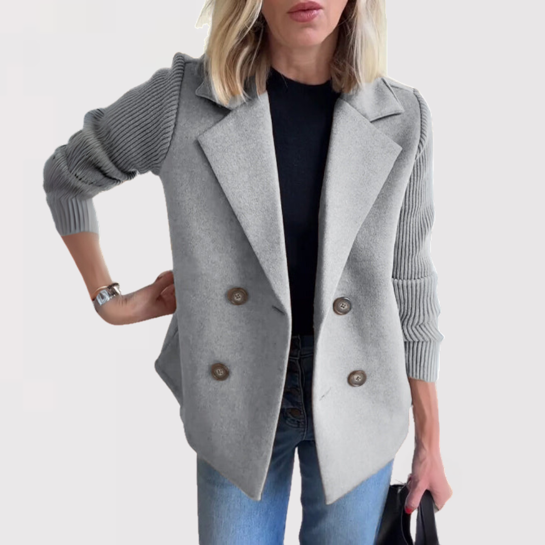 Rosanna Kåre | Dobbeltknappet Blazer med Strikkede Ærmer