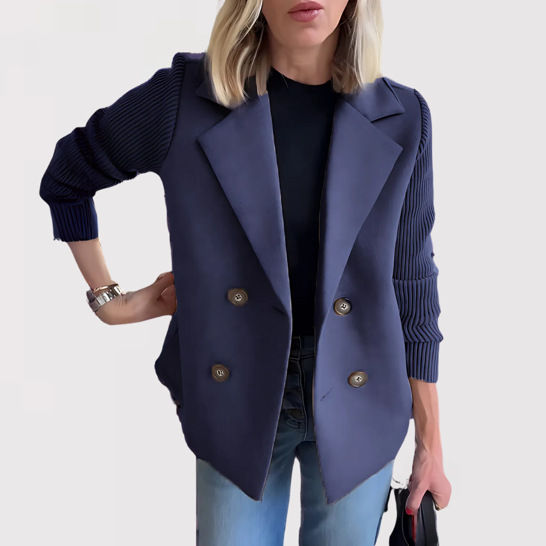 Rosanna Kåre | Dobbeltknappet Blazer med Strikkede Ærmer