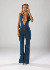 Margot Sinclair | Denim-dragt med hjerteformet udsnit og flare-ben