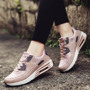 Camilla Lindberg | Sneakers i Rosa med Mesh og Snøredetalje
