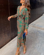 Federica Moreno | Midi-kjole med blåt paisley-print og wrap-detalje