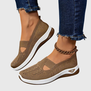 Elena Moretti | Åndbare slip-on sneakers i let strikdesign