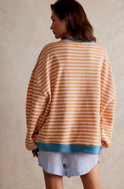 Ottilie Ravenna | Oversized stribet sweatshirt i blå og hvid
