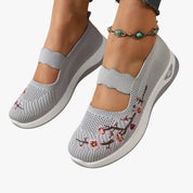 Rikke Nielsen | Slip-on Sneakers med Broderi og Svangstøtte