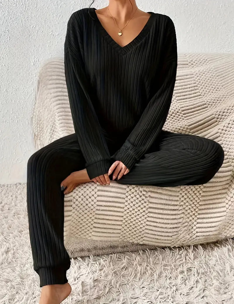 Amelia Laurent | Ribbet loungewear sæt med V-hals