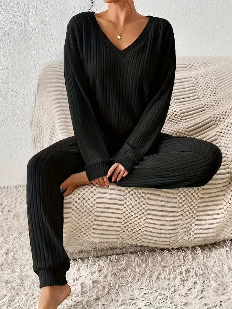Amelia Laurent | Ribbet loungewear sæt med V-hals
