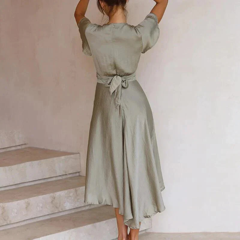 Élise Montclair | Midi-festkjole med asymmetrisk elegance