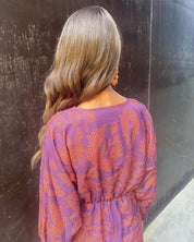 Federica Moreno | Midi-kjole med blåt paisley-print og wrap-detalje