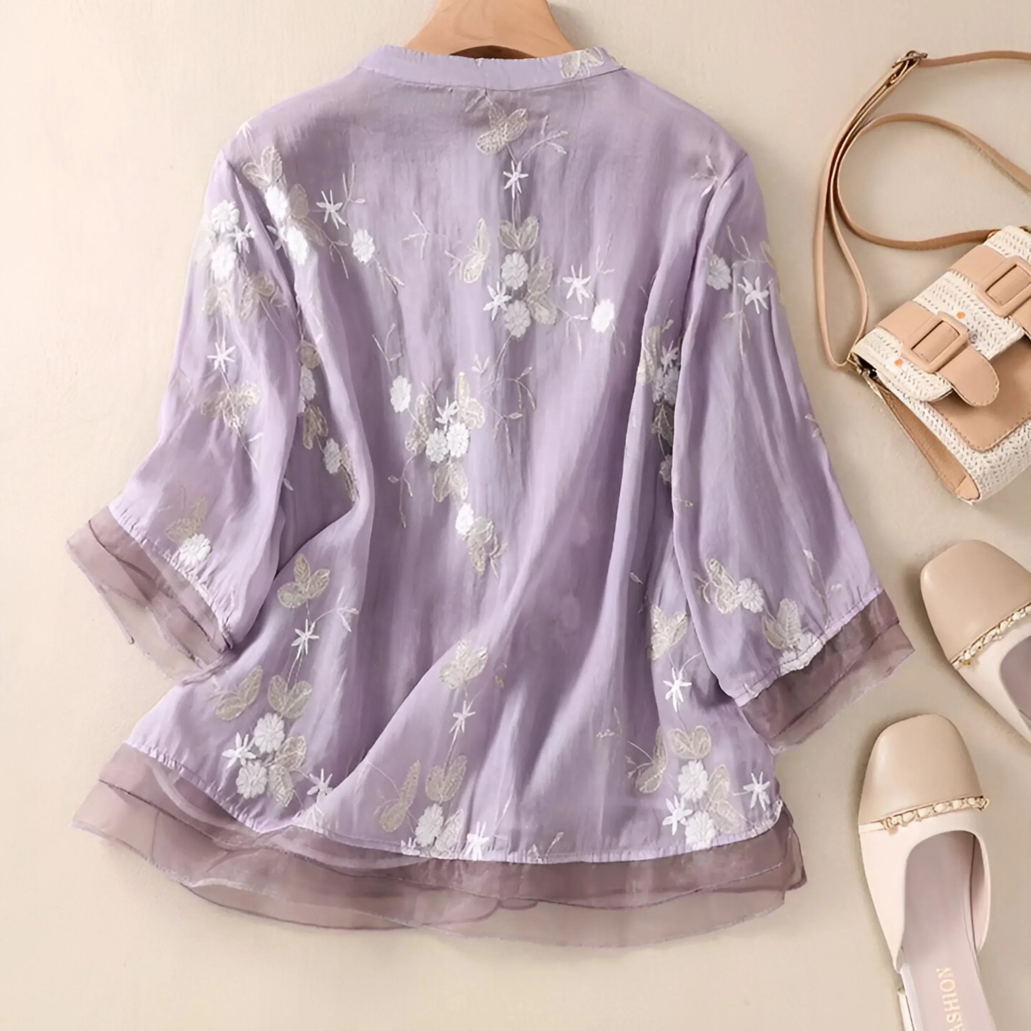 Theodora Ashford | Broderet Bomuldsbluse med Volumenærmer