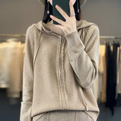 Camilla Dahl | Strikket hoodie-cardigan med lynlås i beige