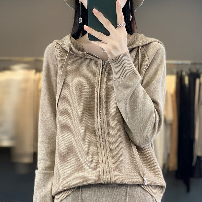 Camilla Dahl | Strikket hoodie-cardigan med lynlås i beige
