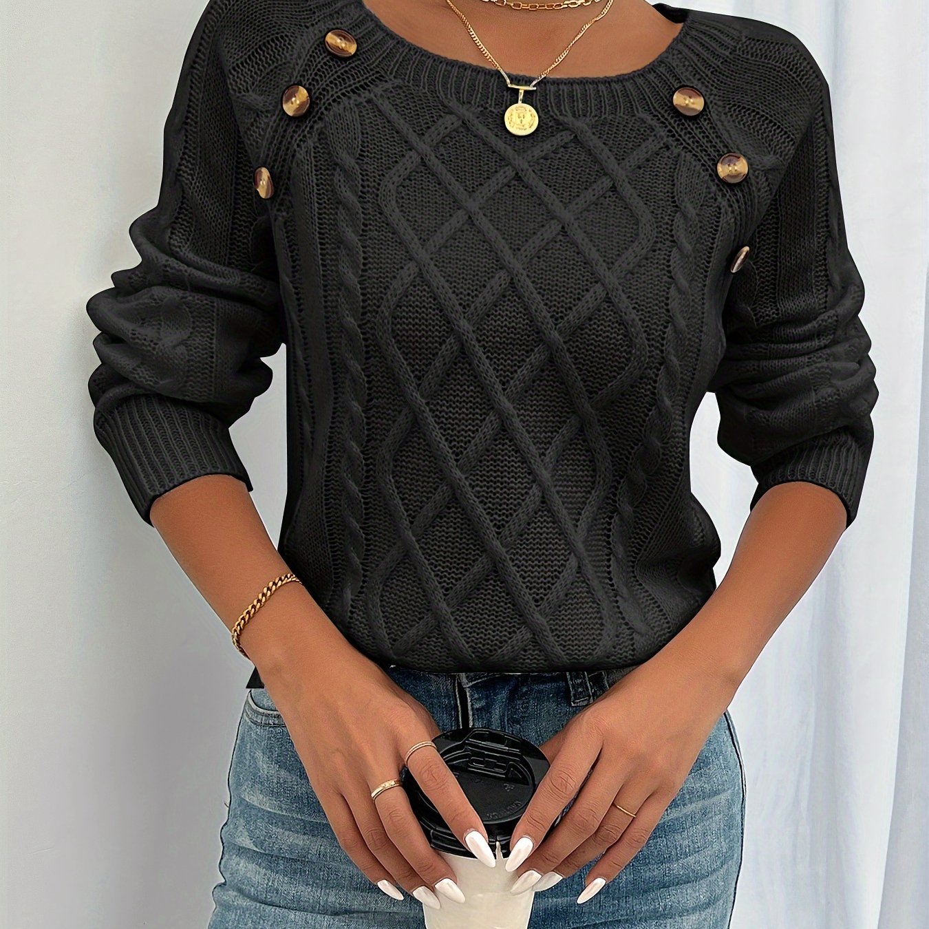 Birgitte Kruse | Strikket Sweater med Knapdetaljer