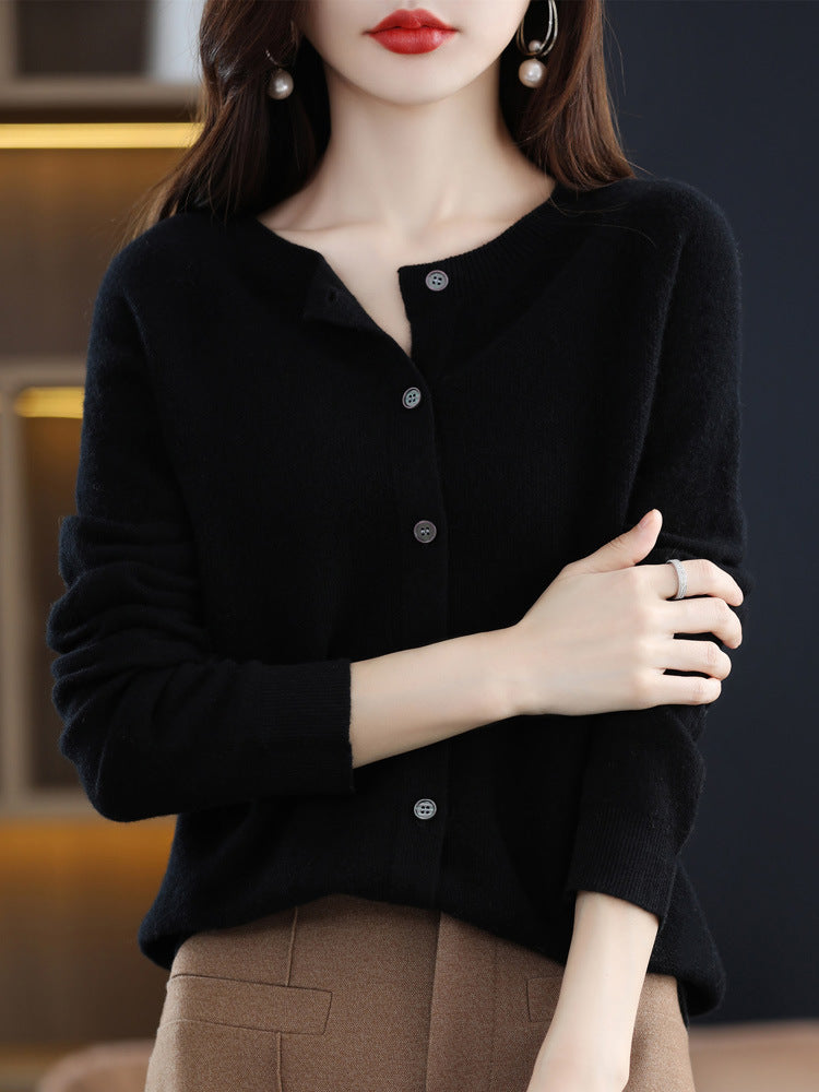 Freja Madsen | Strikcardigan med rund hals og knapper