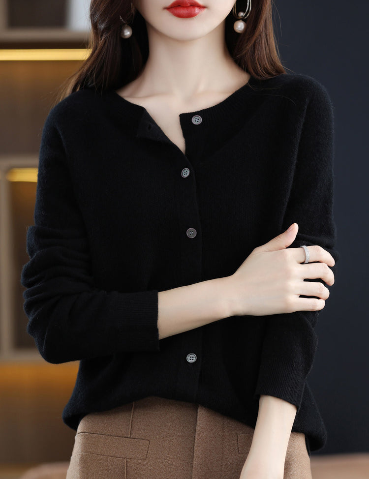 Freja Madsen | Strikcardigan med rund hals og knapper