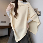 Louise Winther | Cape-frakke med knapper og oversized pasform