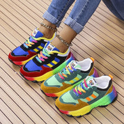 Rosanna Ashworth | Regnbue Sneakers med Farverig Retro Design