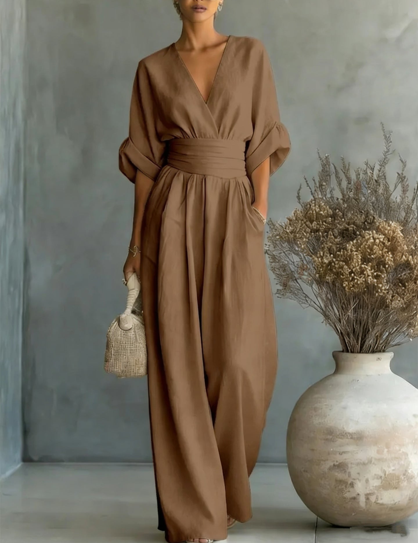 Renata Olivares | Wide-leg jumpsuit med V-hals til kvinder