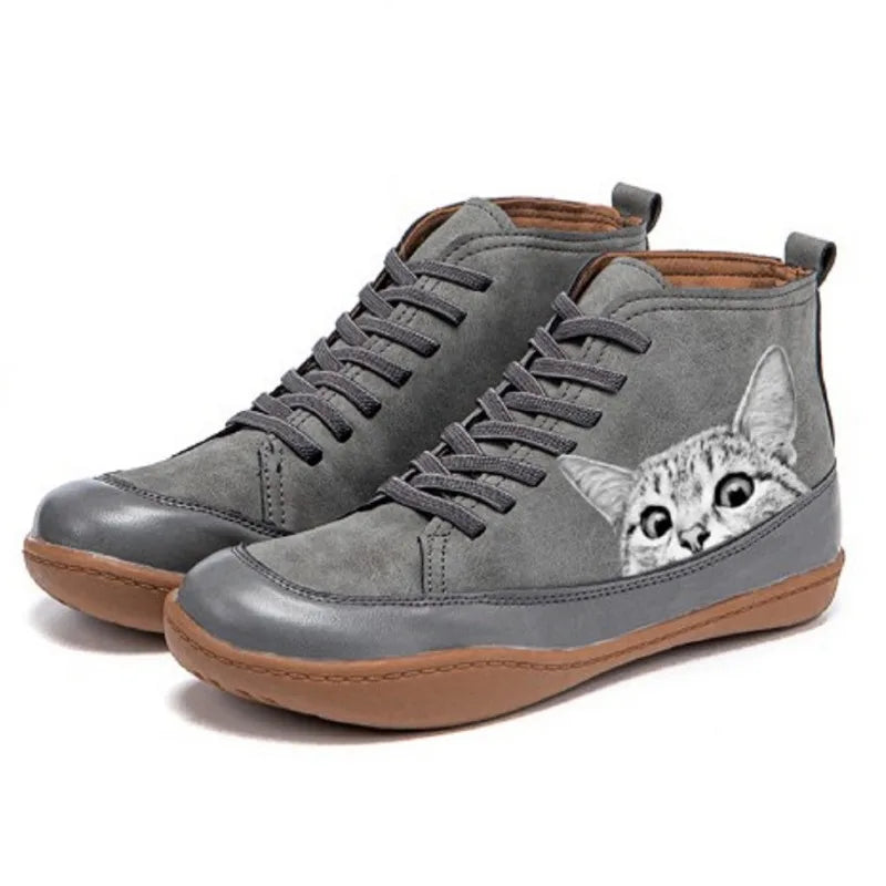 Nynne Ahler | High-Top-Stiefel mit Katzenmotiv
