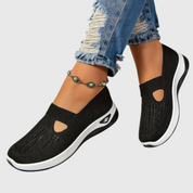Elena Moretti | Åndbare slip-on sneakers i let strikdesign