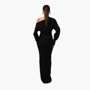 Sofia Bellini | Off-shoulder midi kjole i blødt strikdesign