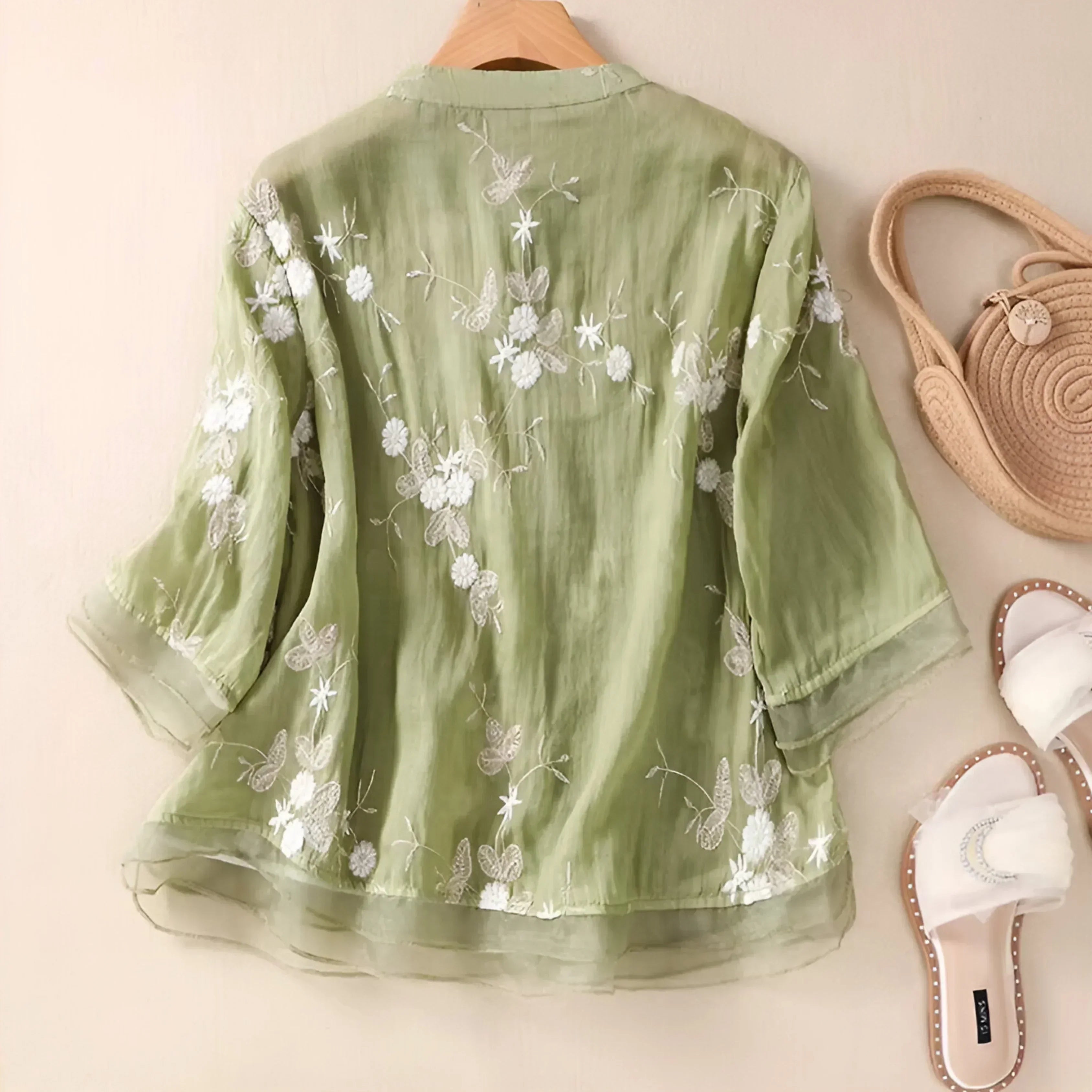 Theodora Ashford | Broderet Bomuldsbluse med Volumenærmer