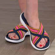 Amélie Rousseau | Casual sandaler til kvinder med krydsede stropper og moderne design
