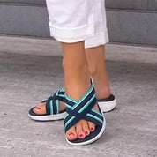 Amélie Rousseau | Casual sandaler til kvinder med krydsede stropper og moderne design